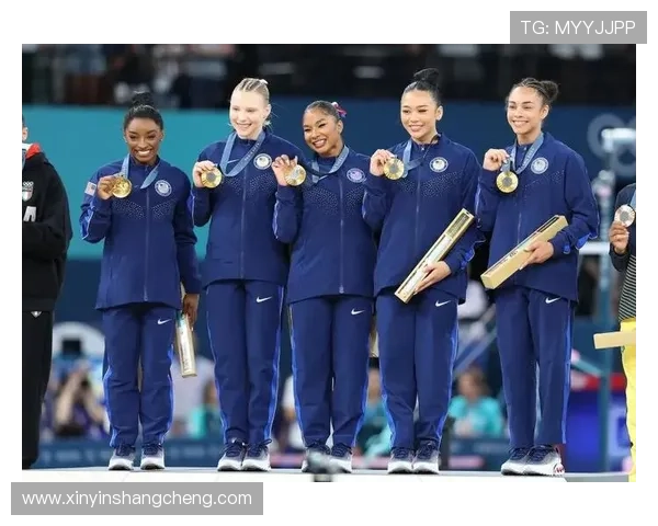 中国队力压美国日本夺美国杯体操混合团体冠军 中国队力压美国日本夺美国杯体操混合团体冠军